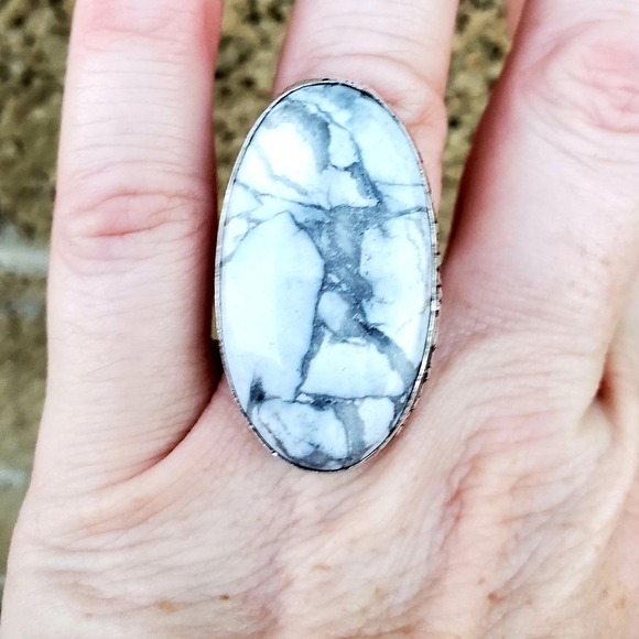 New Howlite 925 Silver Statement Ring. - Picture 5 of 12